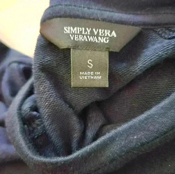 Simply Vera Wang Navy top size small - Picture 6 of 7